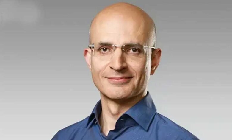 भारतीय मूल के एक और शख्स को अहम भूमिका मिलने जा रही, यूपी का छोरा बनेगा Apple का सीओओ 1 KSHITITECH 9A 37 1 KSHITITECH