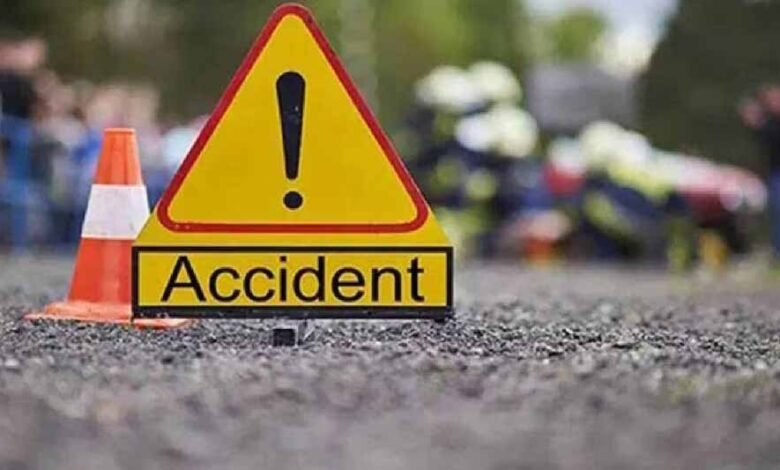 बलरामपुर में दर्दनाक सड़क हादसे में दो लोगों की मौत, तेज रफ्तार कार और ई-रिक्शा की जोरदार टक्कर 1 KSHITITECH ac 8 KSHITITECH