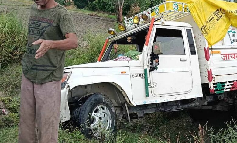 अमेठी में पिकअप वाहन के नहर में गिरने से 18 श्रद्धालु घायल 1 KSHITITECH amthi KSHITITECH