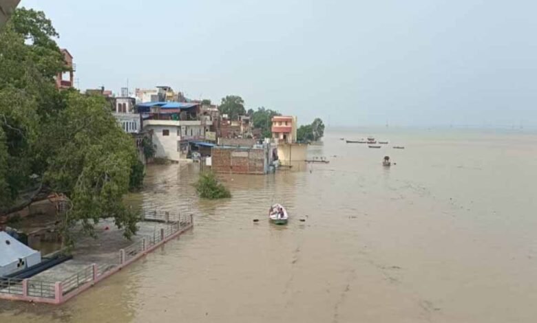 मुजफ्फरनगर जिले में भारी बारिश के कारण ढहे मकान के मलबे में दबकर एक बुजुर्ग महिला की मौत 1 KSHITITECH barih KSHITITECH