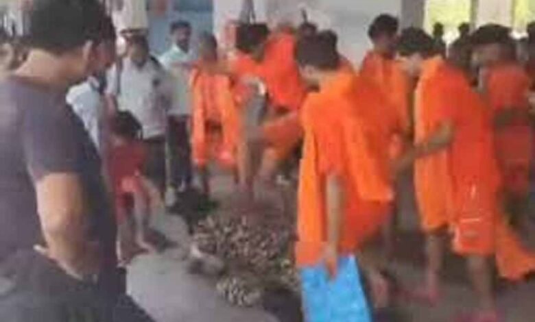 CRPF जवान पर कांवड़ियों का हमला, लात-घूसे चलाए; पुलिस ने किया मामला दर्ज 1 KSHITITECH crp1 KSHITITECH