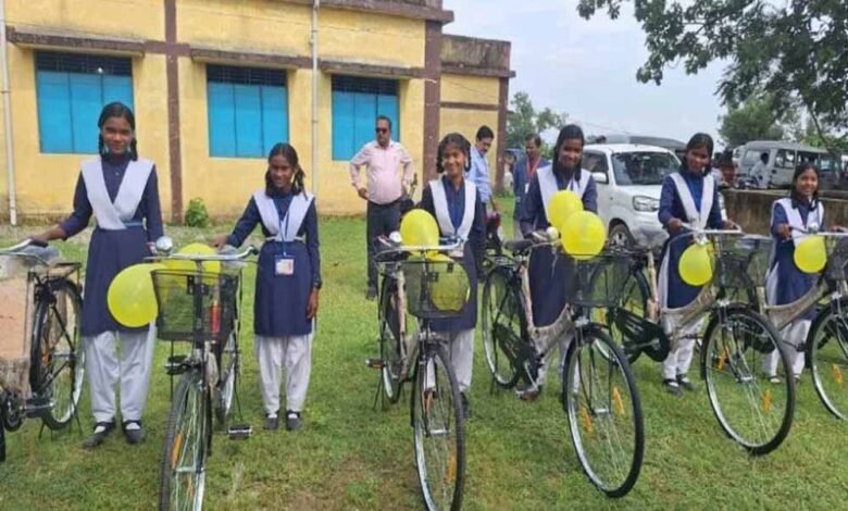 निःशुल्क साइकिल प्राप्त होने पर विद्यार्थियों ने दिया मुख्यमंत्री डॉ. यादव को धन्यवाद 1 KSHITITECH cyl2 KSHITITECH