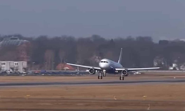 कोलकाता-बैंकॉक बोइंग फ्लाइट में तकनीकी खामी, उड़ान रद्द होने पर भड़के यात्री 1 KSHITITECH flait1 KSHITITECH