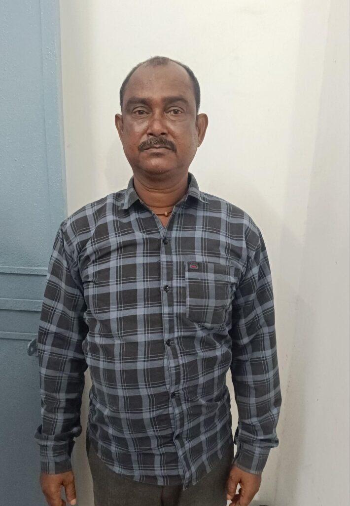 जांजगीर-चांपा: शासकीय उचित मूल्य दुकान से लाखों का गबन करने वाला आरोपी गिरफ्तार चांपा थाना प्रभारी जयप्रकाश गुप्ता की कार्रवाई 3 KSHITITECH img 20250705 wa00327826837637656055403 KSHITITECH