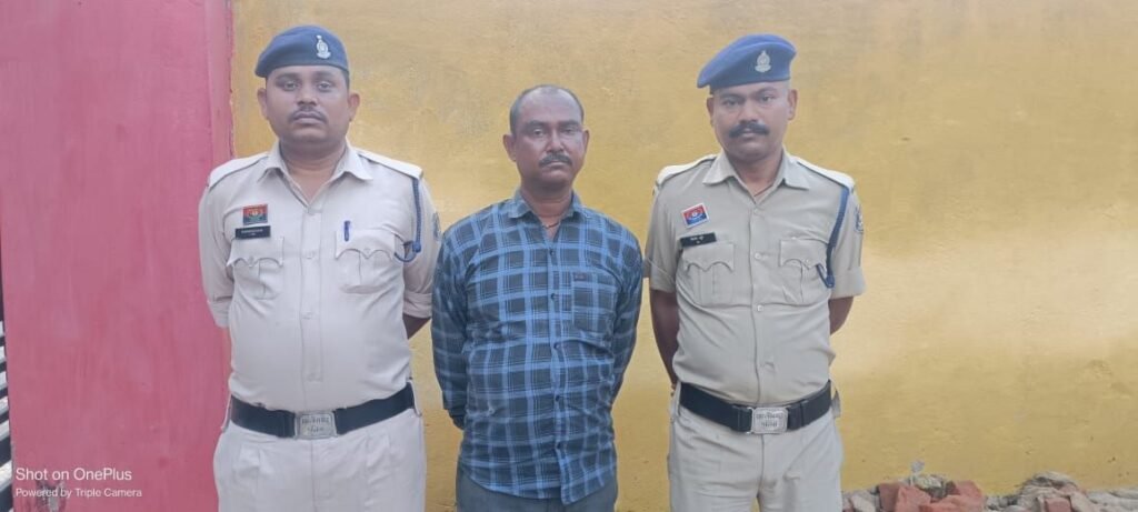 जांजगीर-चांपा: शासकीय उचित मूल्य दुकान से लाखों का गबन करने वाला आरोपी गिरफ्तार चांपा थाना प्रभारी जयप्रकाश गुप्ता की कार्रवाई 2 KSHITITECH img 20250705 wa00348679488491513252829 KSHITITECH