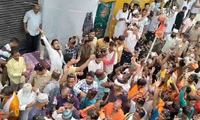 सावन में भाईचारे की मिसाल, बरेली में 'बम-बम भोले' के साथ गूंजा सौहार्द 1 KSHITITECH ka1 KSHITITECH