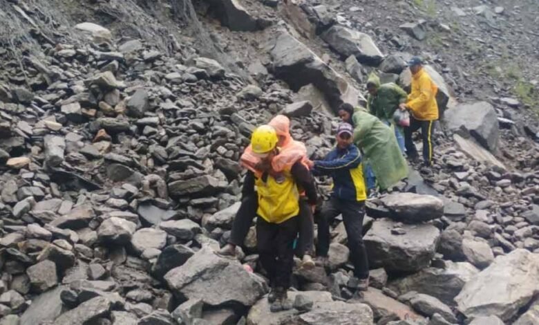 केदारनाथ यात्रा पर ब्रेक! मुनकटिया में भूस्खलन से रास्ता बाधित, बारिश बनी मुसीबत 1 KSHITITECH kedarnath1 KSHITITECH