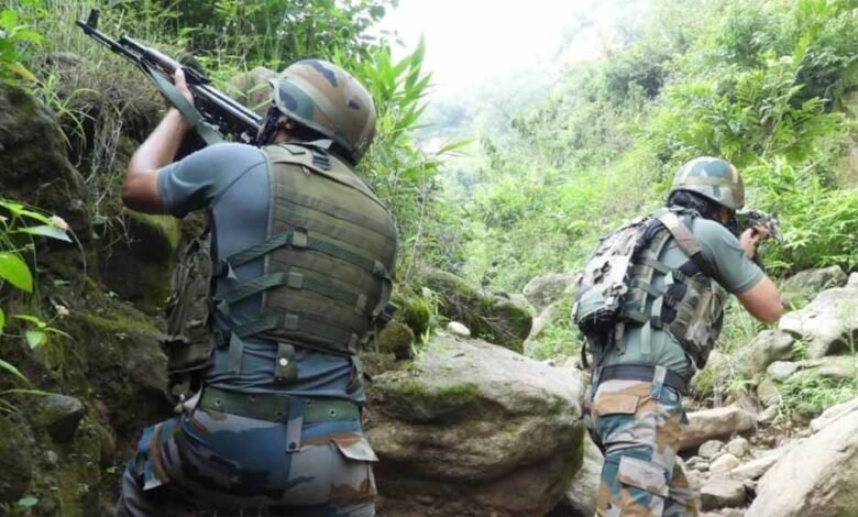 जम्मू-कश्मीर के किश्तवाड़ में मुठभेड़ का दूसरा दिन, सुरक्षाबलों और आतंकियों के बीच गोलीबारी जारी 1 KSHITITECH kisatwada1 KSHITITECH
