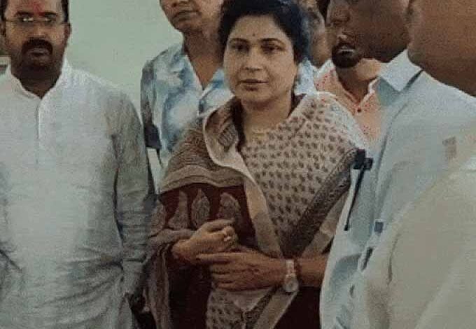 राज्यमंत्री कृष्णा गौर ने लापरवाही पर जताई नाराजगी, निरीक्षण कर बोलीं- समय पर अवगत कराते तो टल सकता था हादसा 1 KSHITITECH krishana1 KSHITITECH