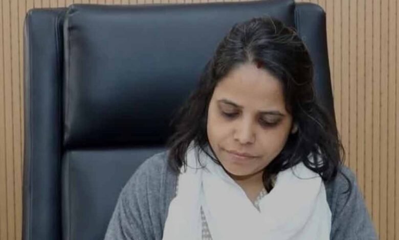 कलेक्टर नेहा ने मारव्या पत्रकारों के बिना अनुमति कलेक्ट्रेट में प्रवेश को प्रतिबंधित कर दिया था, अब लिया यू-टर्न 1 KSHITITECH neha KSHITITECH