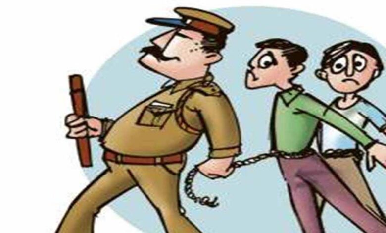 छिंदवाड़ा में 3 करोड़ की मक्का खरीदकर भुगतान न करने वाला व्यापारी गिरफ्तार 1 KSHITITECH police loot cartoon A 44 1 1 KSHITITECH