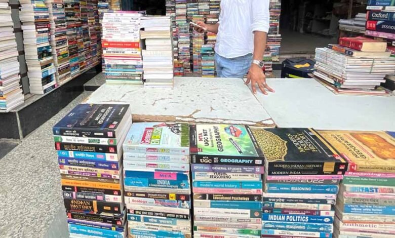 राष्ट्रीय पुस्तक न्यास का रीडिंग केन्द्र न्यू मार्केट टी.टी. नगर में 1 KSHITITECH pustak KSHITITECH