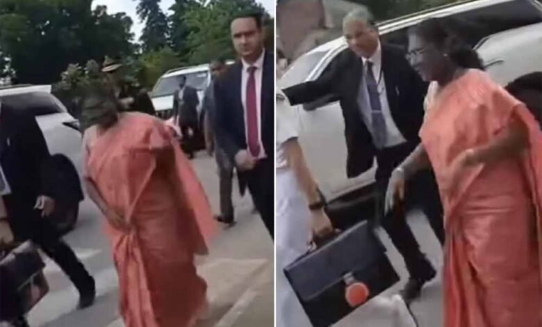 लोकार्पण: राष्ट्रपति द्रौपदी मुर्मू का काफिला जनता के उत्साह ने रोका, पैदल चलकर स्वीकार किया अभिवादन 1 KSHITITECH ras KSHITITECH