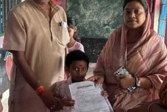 शहडोल सांसद ने अपनी बेटी का एडमिशन शासकीय विद्यालय में कराया 1 KSHITITECH shadol KSHITITECH