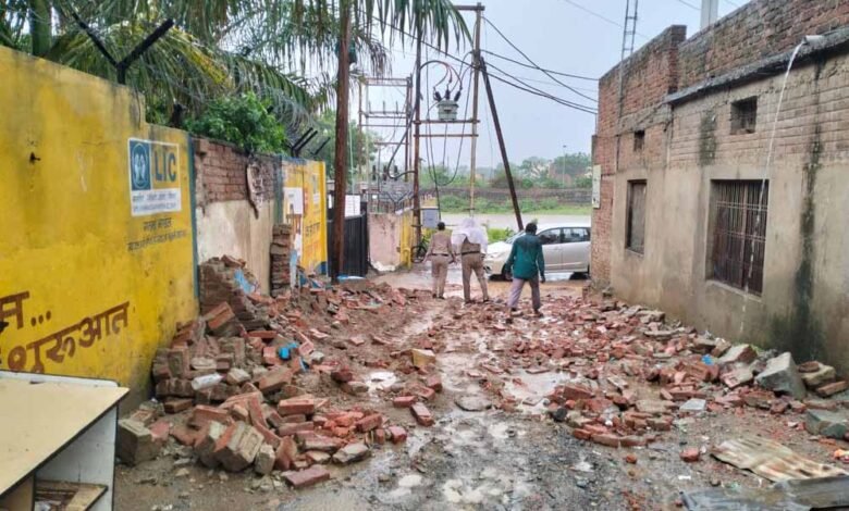 आफत बनी बारिश: शहडोल में मकान की दीवार ढही, जलभराव से दो की दर्दनाक मौत 1 KSHITITECH shadol1 KSHITITECH